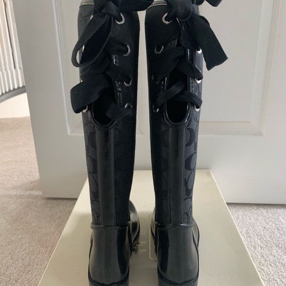 New Coach Tristee Black Sig C Rubber Rain Boots Us Size: 6MB Medium - 6 - Picture 2 of 6